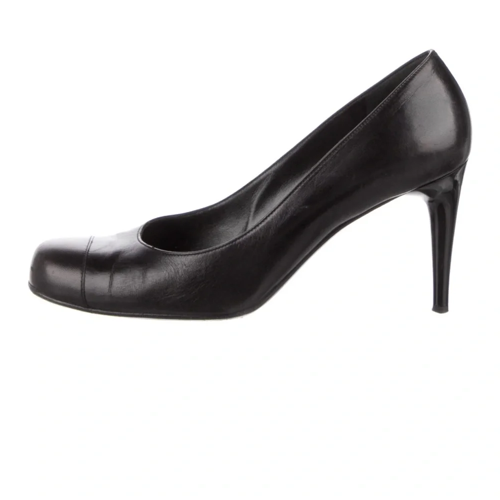 ✨Beautiful authentic Chanel vintage black leather heels. Size 39.5✨ - Picture 2 of 8